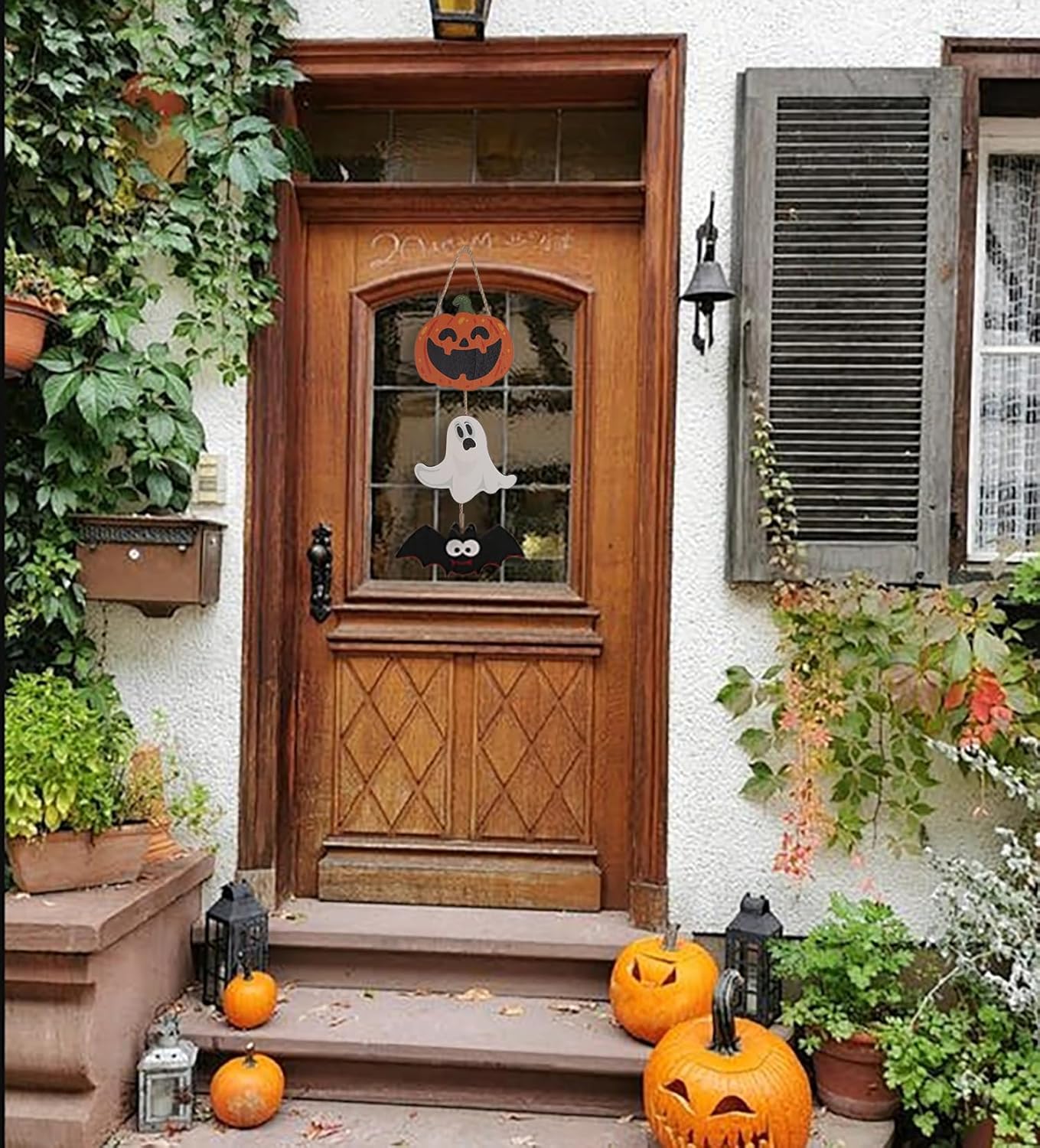 Halloween Cute Hanging Wall Plaque Sign Wall Art Plaques Decoration with Pumpkin Ghost Bat Pattern 3 Pieces Wooden Wreaths Plaques for Front Door Home Outdoor Yard Art