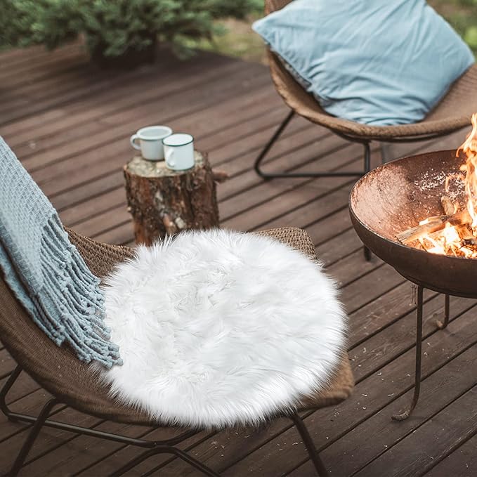 White Faux Fur Rug Small Round Fluffy Rug 2x2 Feet Round Rug for Kids Room Round Fuzzy Throw Rug for Bedroom Non-Slip Shag Faux Fur White Circle for Living Room Round Furry Rugs for Girls Room