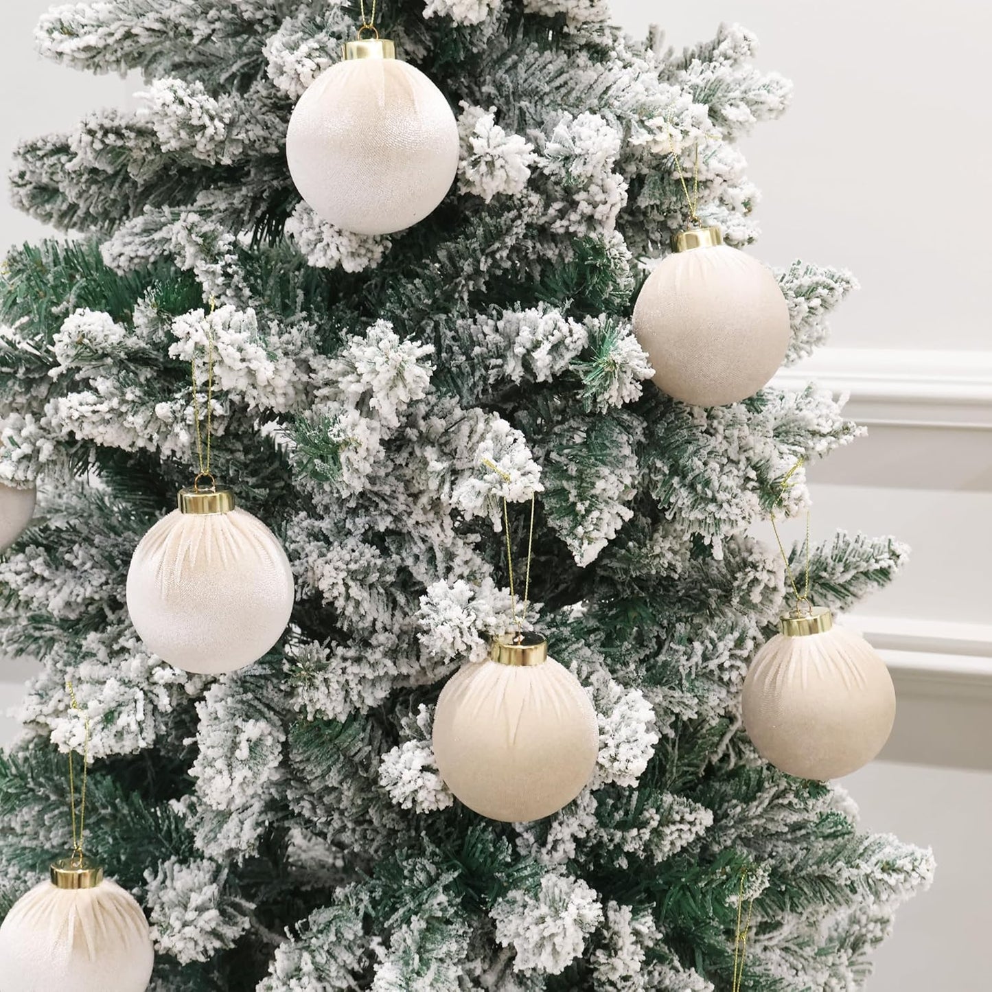 6inch Big Velvet Christmas Ornaments, 2pcs Flocked Ornaments Balls Sets for Christmas Tree Decorations Beige