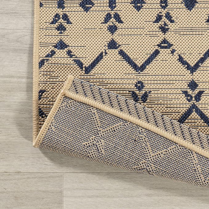 JONATHAN Y Moroccan Geometric Indoor Outdoor Round Area Rug 5 Ft Beige/Navy, Ourika Textured Weave for Backyard, Patio, Porch, Easy-Cleaning, High Traffic, Pet-Friendly, Non-Shedding (SMB108H-5R)