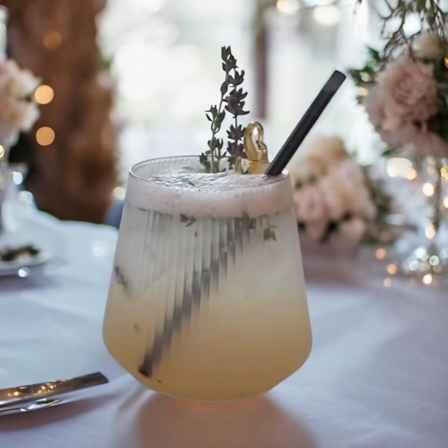 24 Pack Ribbed Origami Ripple Plastic Glasses, 12-9 Ounce Stemless Champagne Flutes & 12-12 Ounce Cups, BPA-Free Disposable Shatterproof Toasting Glasses for Weddings, Bars, and Events (Clear)