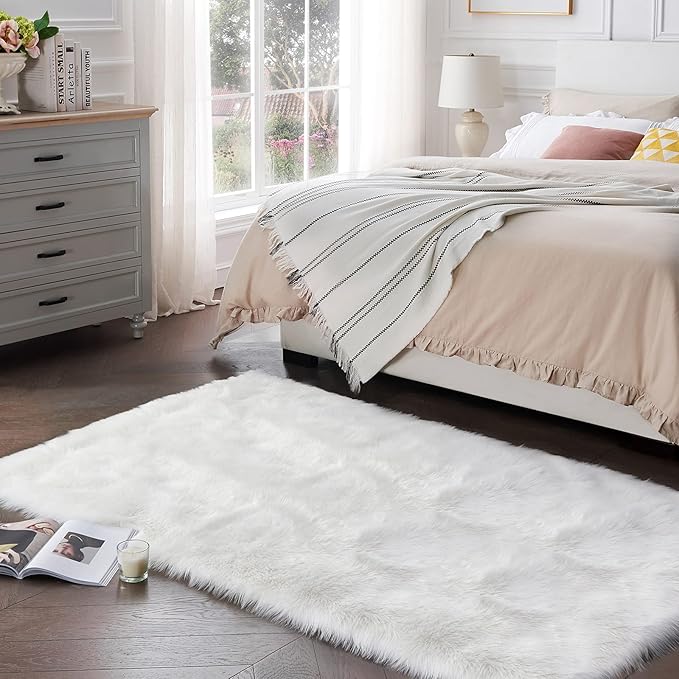 SERISSA Soft Fluffy Area Rug, White Faux Sheepskin Fur Rug, Shaggy Rug for Bedroom Floor Fuzzy Carpet for Living Room 4x6 Feet
