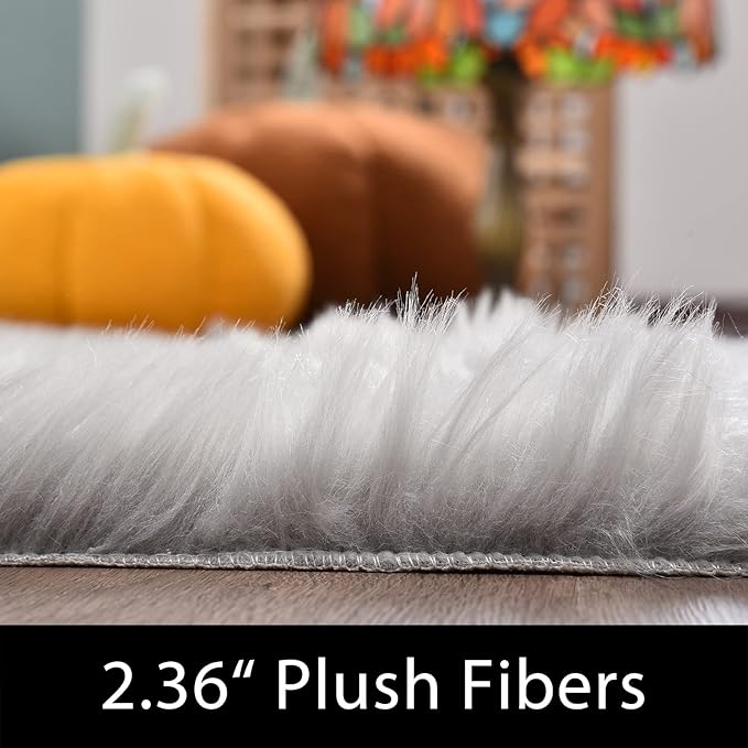 Latepis Round 3ft Small Fur Rug Grey Fluffy Faux Sheepskin Cute Circle Rugs for Bedroom Washable Furry Rug Home Décor