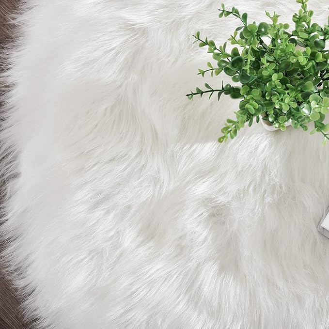 Latepis 5x7 Area Rugs White Furry Faux Sheepskin Rug Washable Fluffy Fur Rug for Living Room Non-Slip Plush Shaggy Rugs for Bedroom Entertainment Room Luxury Home Décor