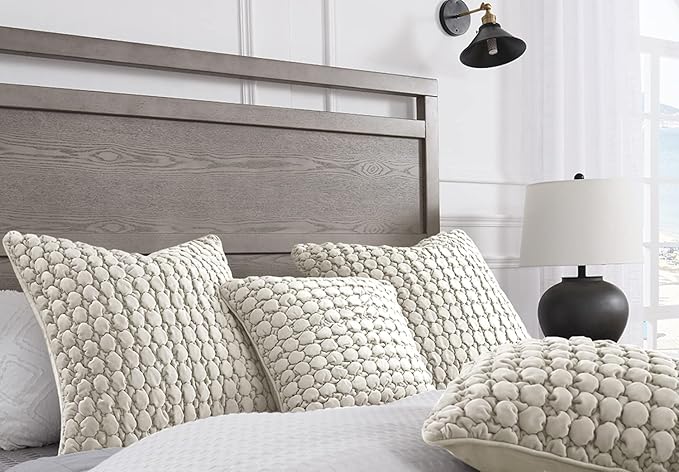 Throw Pillow Covers 18x18 Set of 2 Velvet Square Pillowcase Soft Skin-Friendly Thickened Decorative Farmhouse Cushion Covers Soft Bubble Texture for Couch Bedroom Living Room,Beige Gray