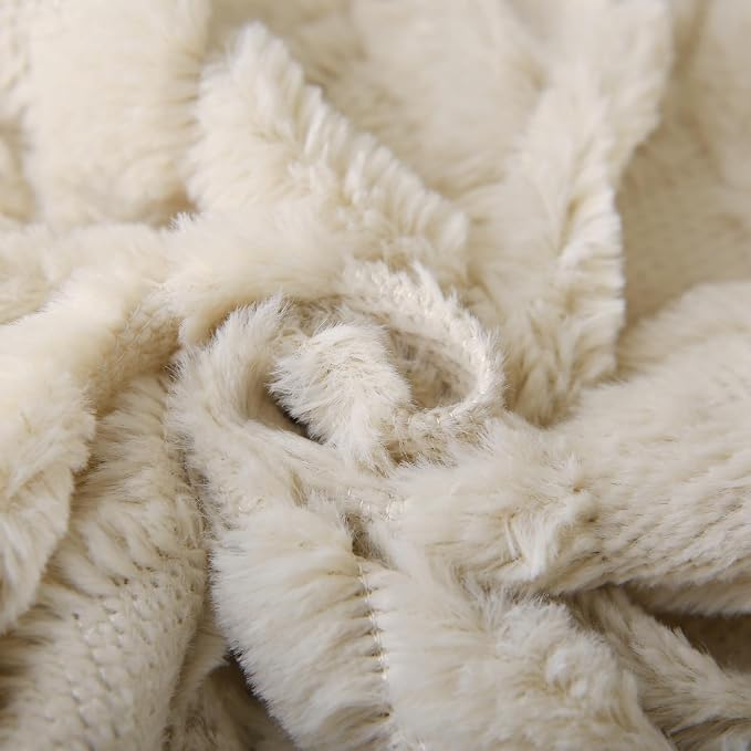 Decorative Throw Pillow with Inserts, Set of 2 Soft Faux Fur Throw Pillows, Square Boho Pillow for Couch, Bed, Sofa Decor (White(18" x 18"))