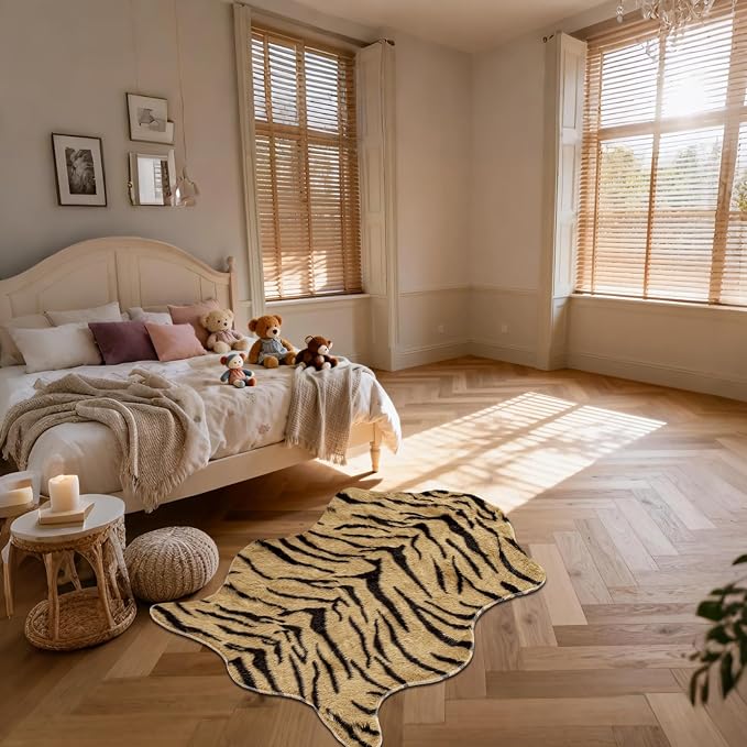 Tiger Print Rug, Faux Cowhide Area Rug Animal Printed Carpet Skin Fur Luxury Soft Faux Fur Rug for Living Room, Bed Room, 31.5x43.5 Inch