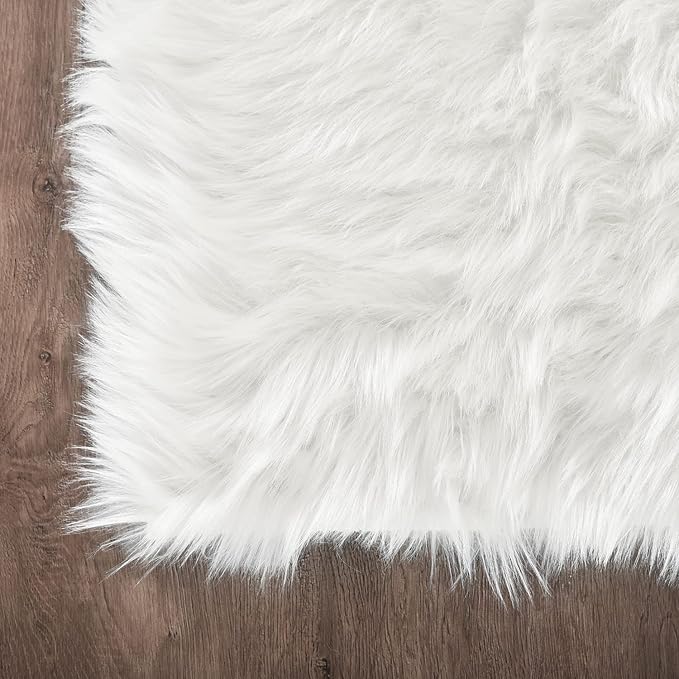 Latepis 5x7 Area Rugs White Furry Faux Sheepskin Rug Washable Fluffy Fur Rug for Living Room Non-Slip Plush Shaggy Rugs for Bedroom Entertainment Room Luxury Home Décor