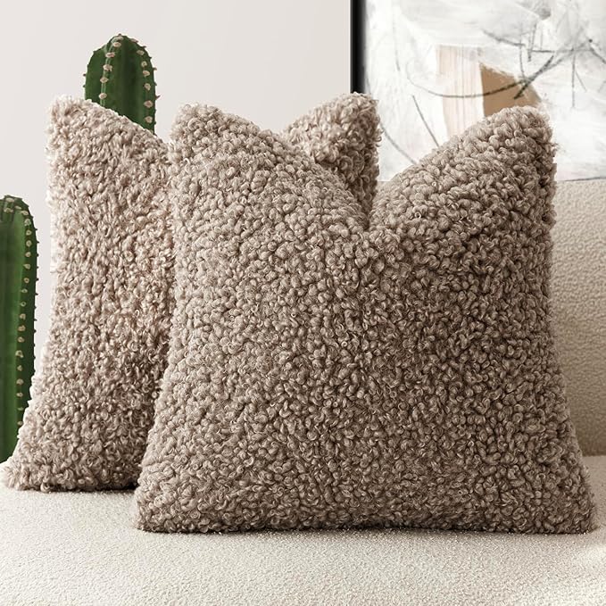 Foindtower 2 Pieces 22x22 Inch Khaki, Faux Fur Throw Pillow Cover Accent Sherpa Pillow Fuzzy Soft Pillowcases Sheepskin Decorative Fleece Cushion Case for Bed Couch Living Room