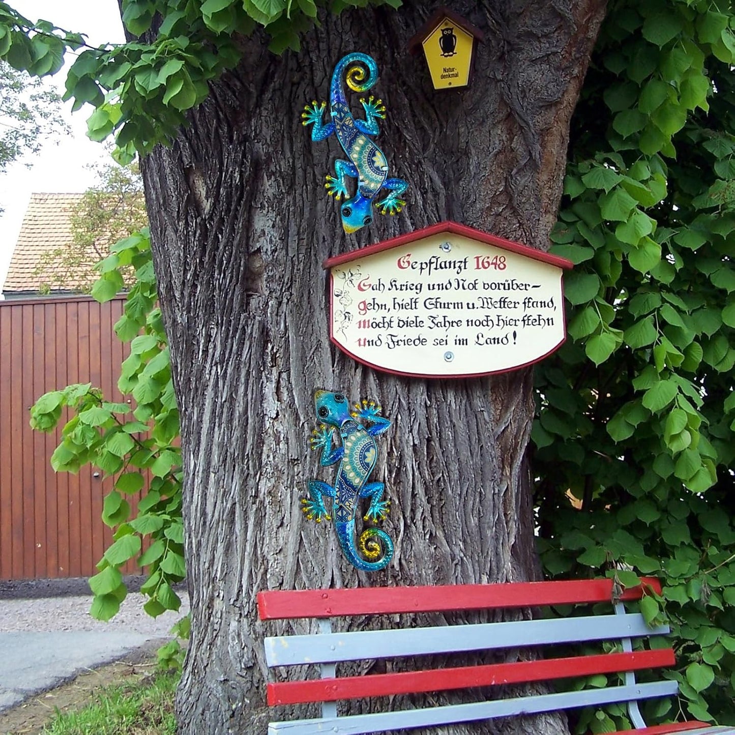 HONGLAND Metal Gecko Wall Art 2Pcs Outdoor Wall Decor Lizard Metal Hanging Wall Decoration Glass Sculpture for Garden Yard Patio Fence Home (Blue)