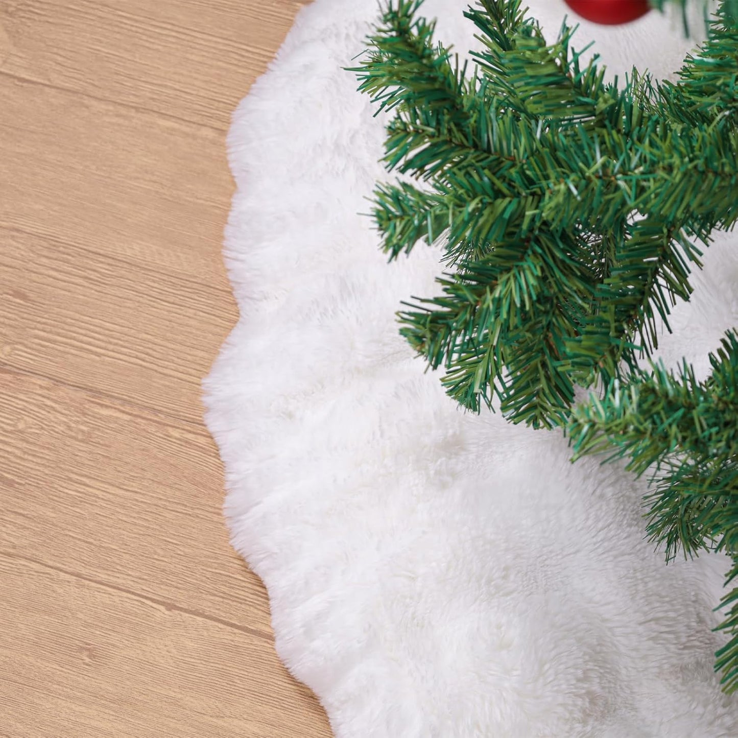 48 Inch Rabbit Fur Christmas Tree Skirt White Plush Skirt for Merry Christmas Party Christmas Tree Decoration