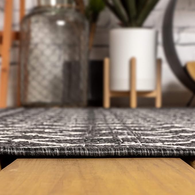 JONATHAN Y Moroccan Geometric Indoor Outdoor Round Area Rug 8 Ft Black/Gray, Ourika Textured Weave for Backyard, Patio, Porch, Easy-Cleaning, High Traffic, Pet-Friendly, Non-Shedding (SMB108F-8R)