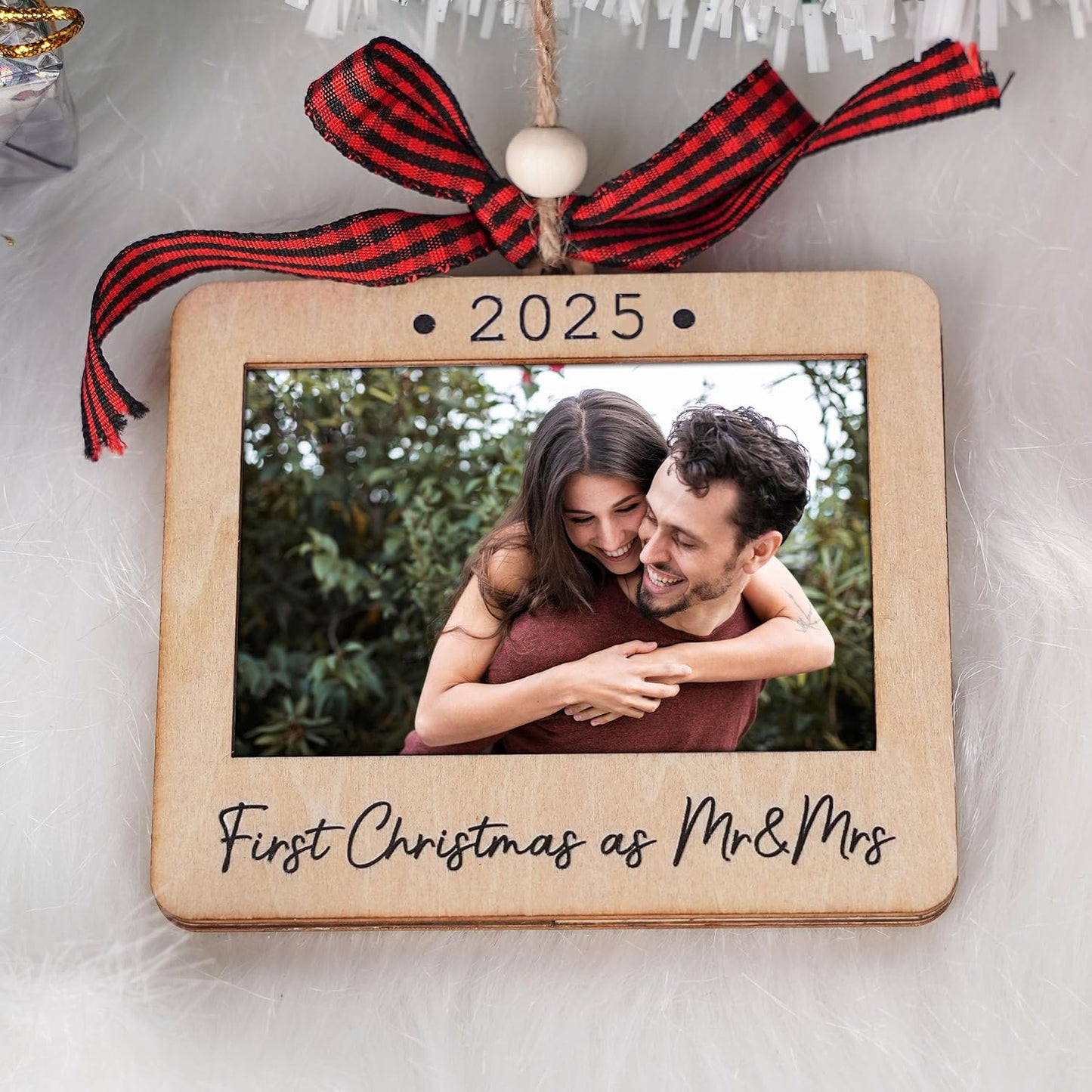 Christmas Photo Frame Ornament, 2025 Ornament, Wooden Picture Frame Ornaments With Hanging String (2025 Mr & Mrs (Landscape))