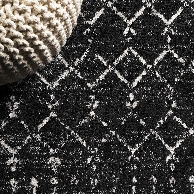 JONATHAN Y Boho Vintage Diamond Black/Ivory Round Area Rug 3 ft, Moroccan Hype for Living Room, Bedroom, Kitchen, Office, Easy-Cleaning, High Traffic, Pet-Friendly, Non-Shedding (MOH101D-3R)