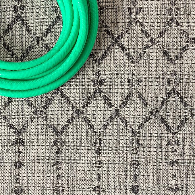 JONATHAN Y Moroccan Geometric Indoor Outdoor Square Area Rug 9X9 Light Gray/Black, Ourika Textured Weave for Backyard, Patio, Porch, Easy-Cleaning, High Traffic Pet-Friendly, Non-Shedding SMB108E-9SQ