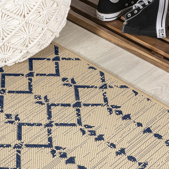 JONATHAN Y Moroccan Geometric Indoor Outdoor Round Area Rug 4 Ft Beige/Navy, Ourika Textured Weave for Backyard, Patio, Porch, Easy-Cleaning, High Traffic, Pet-Friendly, Non-Shedding (SMB108H-4R)