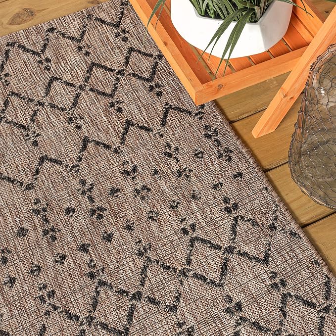 JONATHAN Y Moroccan Geometric Indoor Outdoor Square Area Rug 5X5 Natural/Black, Ourika Textured Weave for Backyard, Patio, Porch, Easy-Cleaning, High Traffic Pet-Friendly, Non-Shedding SMB108D-5SQ