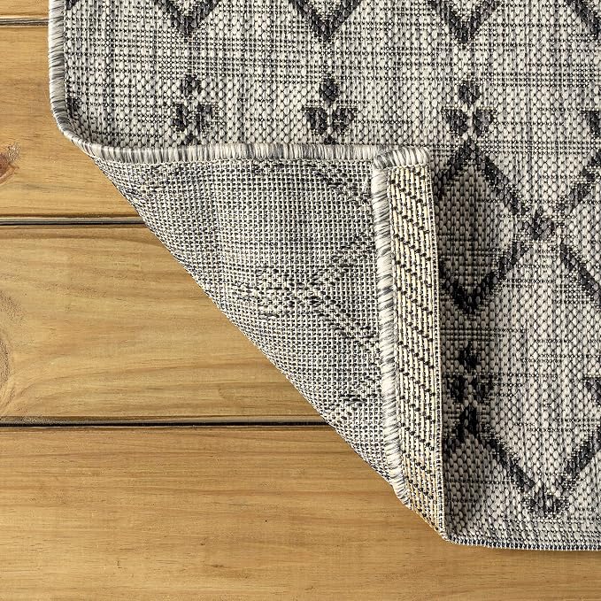 JONATHAN Y Moroccan Geometric Indoor Outdoor Round Area Rug 5 Ft Light Gray/Black, Ourika Textured Weave for Backyard, Patio, Porch, Easy-Cleaning, High Traffic Pet-Friendly, Non-Shedding SMB108E-5R