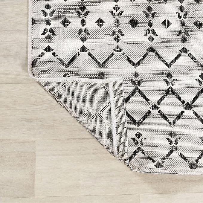 JONATHAN Y Moroccan Geometric Indoor Outdoor Square Area Rug 4X4 Cream/Black, Ourika Textured Weave for Backyard, Patio, Porch, Easy-Cleaning, High Traffic, Pet-Friendly, Non-Shedding (SMB108I-4SQ)