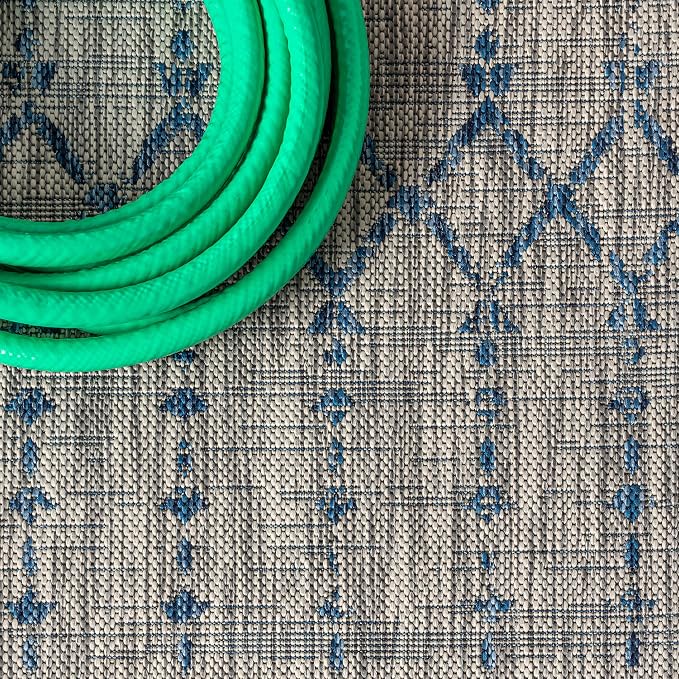 JONATHAN Y Moroccan Geometric Indoor Outdoor Square Area Rug 8X8 Light Gray/Navy, Ourika Textured Weave for Backyard, Patio, Porch, Easy-Cleaning, High Traffic, Pet-Friendly, Non-Shedding SMB108A-8SQ